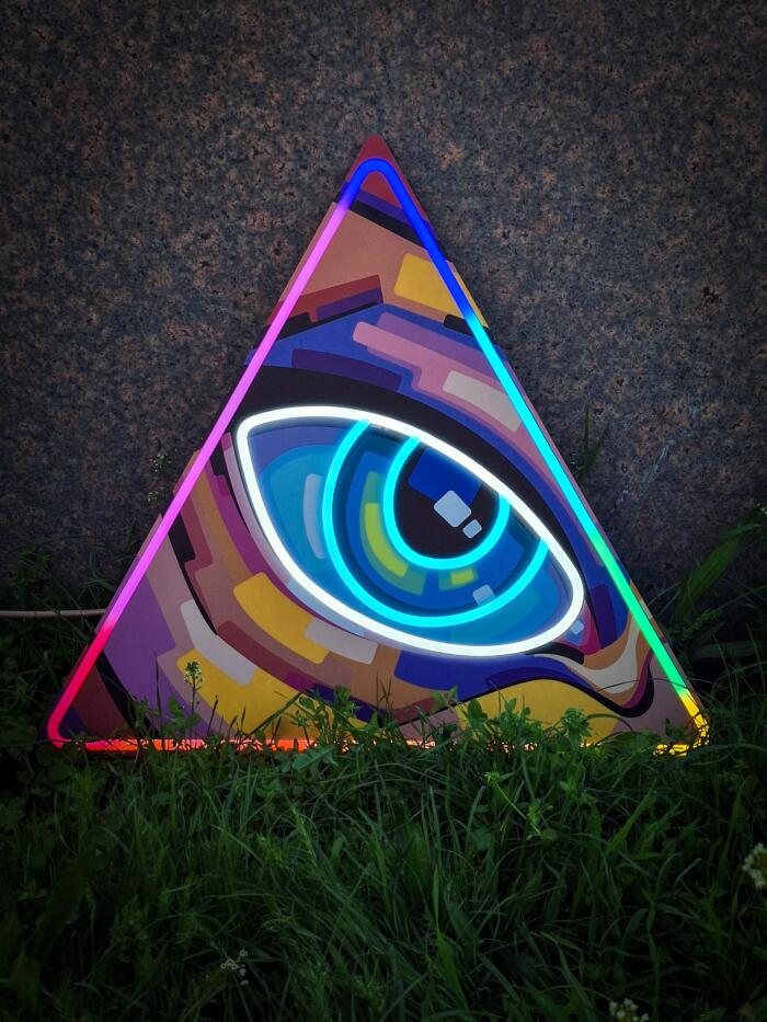 Illuminate your space with Neon Eye, a vibrant neon artwork blending modern aesthetics and mystical vibes. Perfect for wall decor, LED art lovers, and those who appreciate unique neon designs.