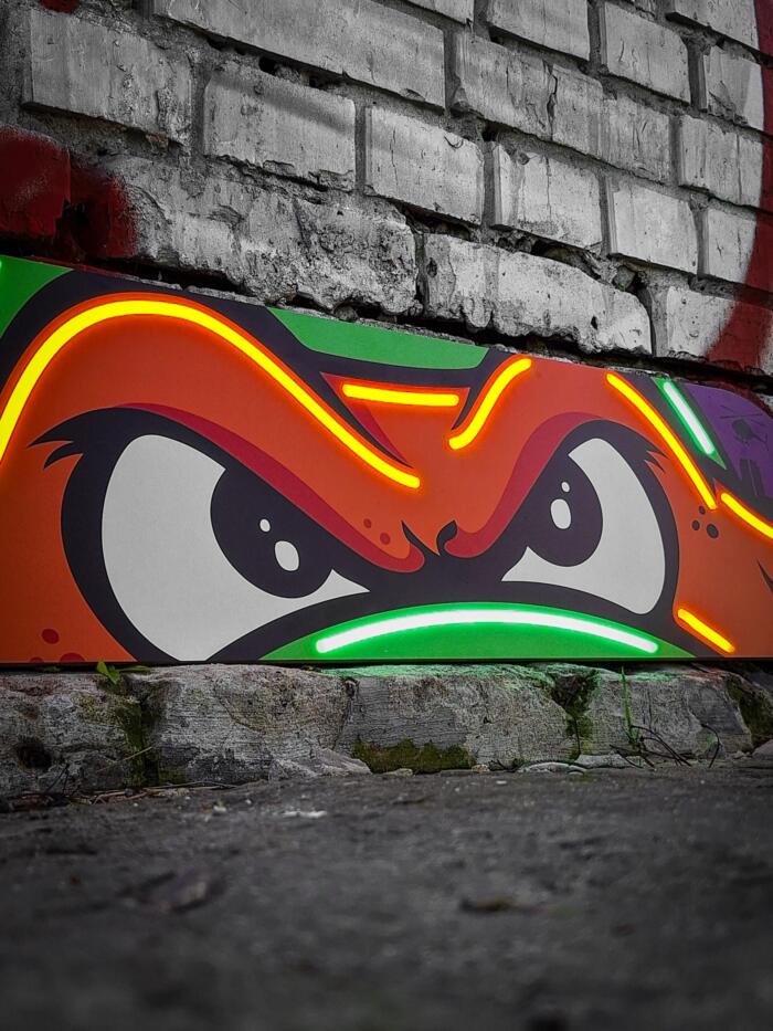 Exclusive Michelangelo TMNT LED Neon Skateboard Art – Transform your space with this vibrant Teenage Mutant Ninja Turtles wall decoration. Perfect for comic fans and pop culture collectors!